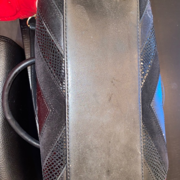 Michael Kors bag, black & gold accents - Picture 4 of 4